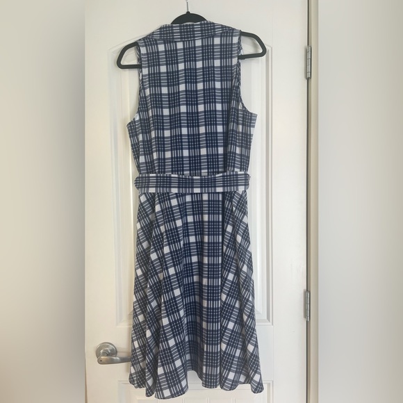 Plaid flowy shirt dress with tie waist - Picture 6 of 8